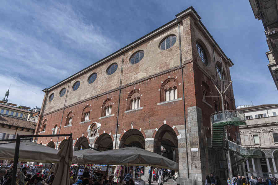 Italia - MIlán 086 - plaza Mercanti - palacio de la Razón.jpg
